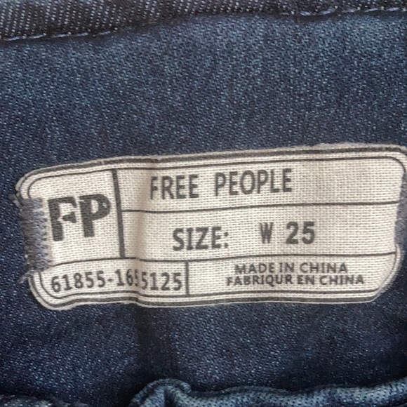 Free People size 25 mid-high waist jeans in a dark blue wash - Picture 3 of 6